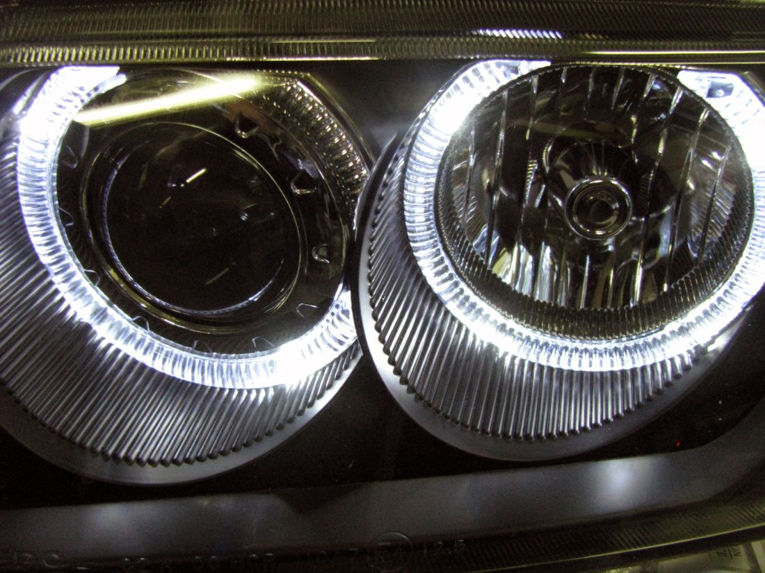 Φανάρια εμπρός angel eyes για BMW E39 (1995-2000) – μαύρα , χωρίς λάμπες (Η7/D2S) – σετ 2τμχ.